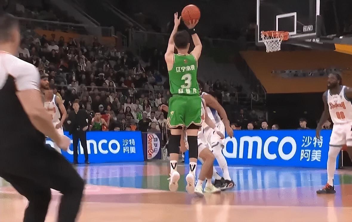 辽宁半场压制新疆！继伟完美复出，威尔斯手帝齐爆，新疆3人死顶